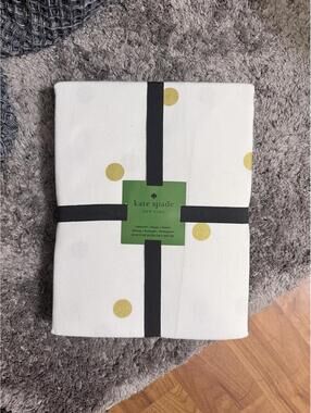 Kate Spade New York White and Gold Dot Tablecloth (New)